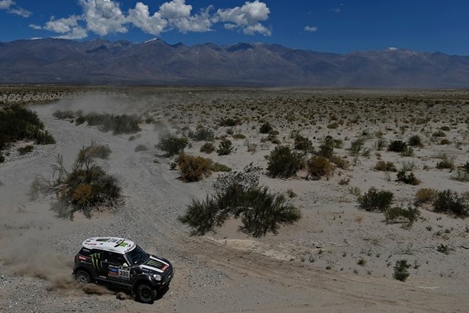 Dakar Rally 2014: Eerherstel voor Peterhansel, Ten Brinke hersteld sterk